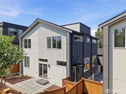 1407 29th Ave, Seattle, WA, 98122-3201 | Card Image