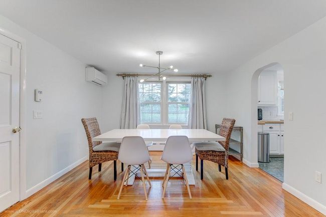 569 Turner Rd, Home with 4 bedrooms, 3 bathrooms and 6 parking in Middletown RI | Image 11