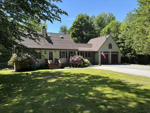 17 Curtis Rd, Freeport, ME, 04032-6884 | Card Image