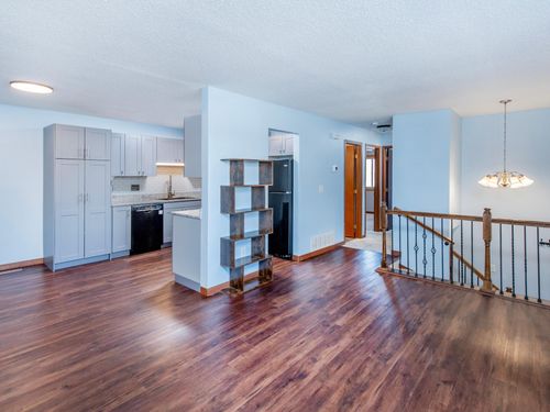 9991 Cord St Ne, Circle Pines, MN, 55014-2419 | Card Image