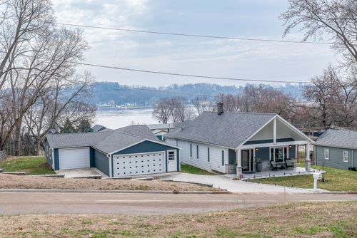 3215 Garfield St, Clinton, IA, 52732-1439 | Card Image