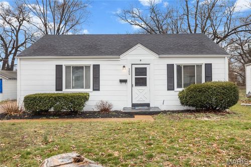 269 S Barat Ave, Ferguson, MO, 63135-2121 | Card Image