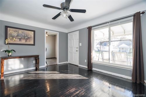 158 W Princeton Ave, Pontiac, MI, 48340-1840 | Card Image