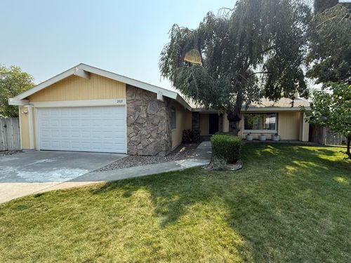 2021 W 26th Ave, Kennewick, WA, 99337-3652 | Card Image