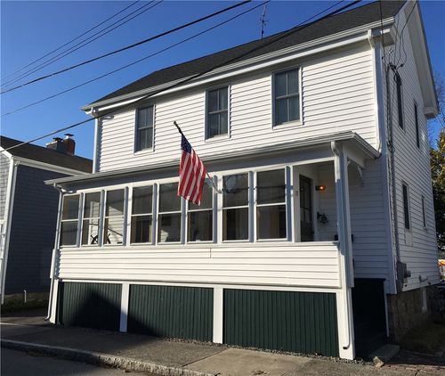 11 Byrnes St, Newport, RI, 02840-4061 | Card Image
