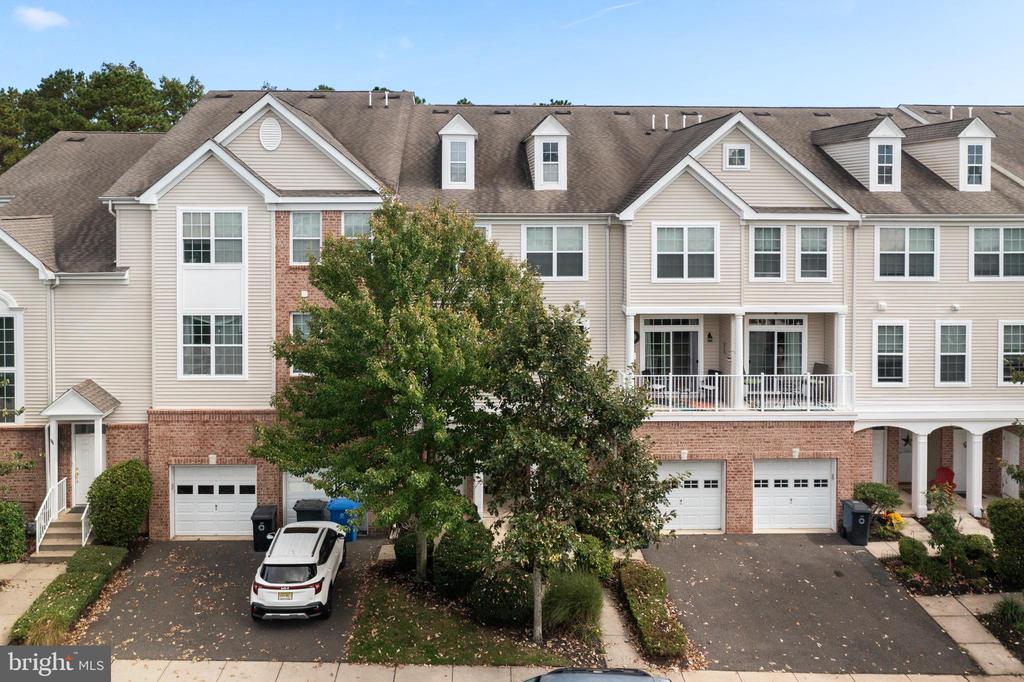 Bryce Ln, Manahawkin, NJ 08050