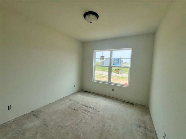 7608 Country Creek Ln, House other with 5 bedrooms, 3 bathrooms and null parking in Cedar Rapids IA | Image 11