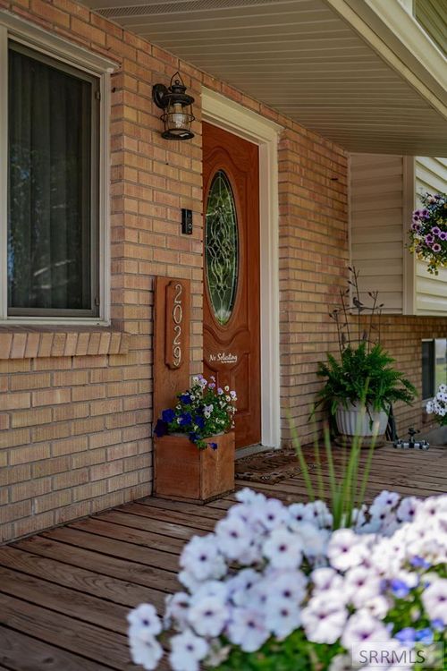 2029 Borreson St, Blackfoot, ID, 83221-5859 | Card Image
