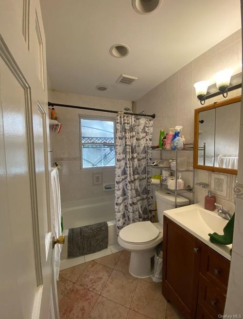 726 Northern Pkwy, Uniondale, NY, 11553-3524 | Card Image