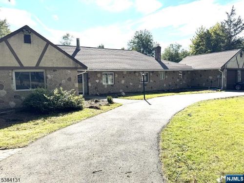 111 Lake Dr E, Wayne, NJ, 07470-4229 | Card Image