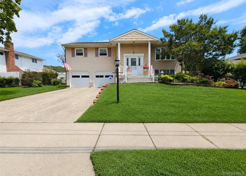 7 Sterling Dr, Lake Grove, NY, 11755-2320 | Card Image