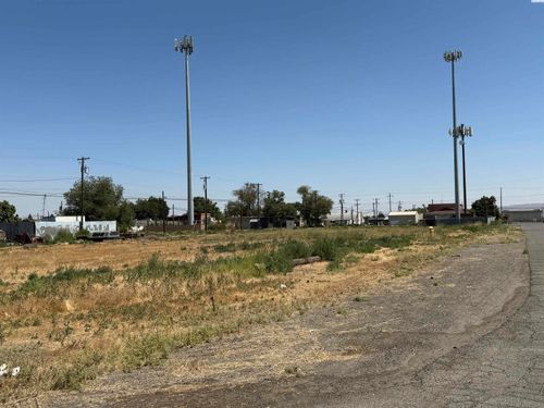 221-215-221 North St, Mabton, WA, 98935-6000 | Card Image