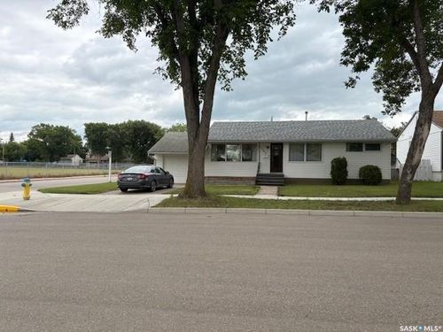 1762 98th St, North Battleford, SK, S9A0N1 | Card Image