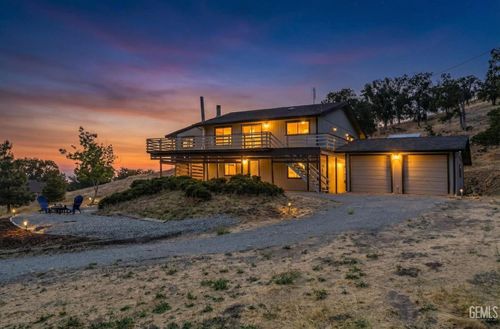 24501 Pueblo Ct, Tehachapi, CA, 93561 | Card Image