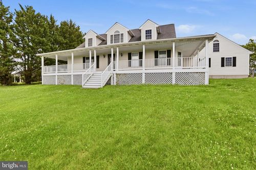 33 Eldridge Ln, CHARLES TOWN, WV, 25414-3327 | Card Image