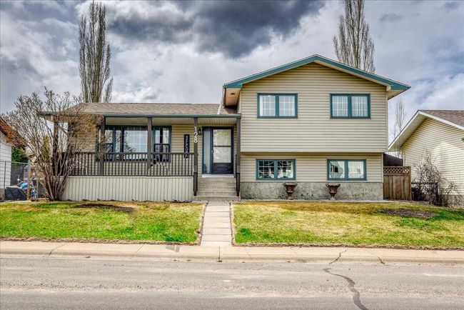 128 Thistle Way, Home with 4 bedrooms, 1 bathrooms and 2 parking in Strathmore AB | Image 1
