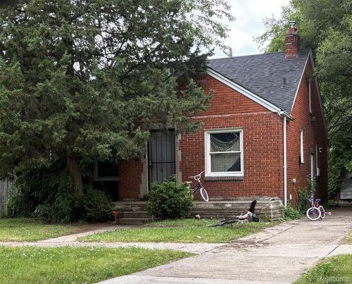 18609 Strasburg St, Detroit, MI, 48205-2677 | Card Image