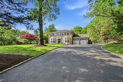 19 Quaker Hill Rd, Stony Brook, NY, 11790-1546 | Card Image