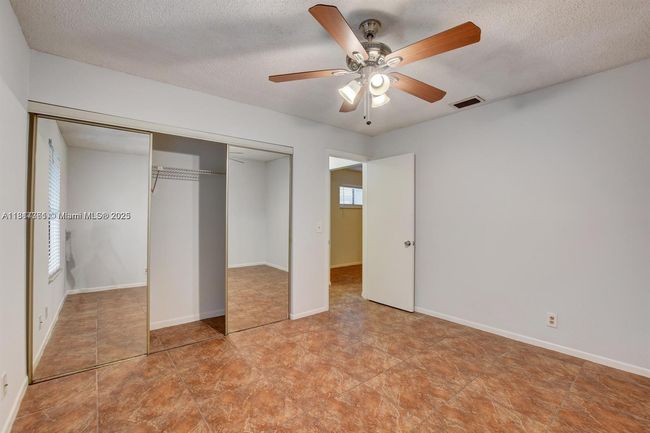 E - 28 Crossings Cir, Condo with 2 bedrooms, 2 bathrooms and null parking in Boynton Beach FL | Image 10