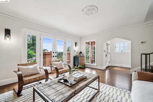 5617 Moraga Ave, Piedmont, CA, 94611-3148 | Card Image