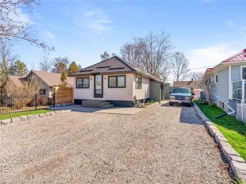7 Park St, Nanticoke, ON, N0A1L0 | Card Image