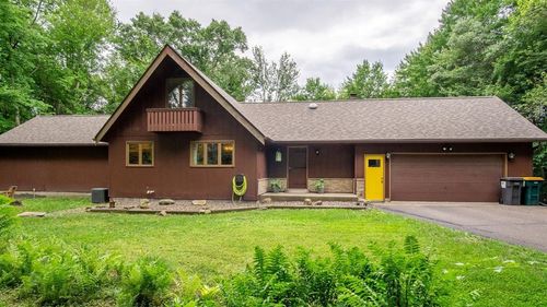 E4495 Woodland Dr, EAU CLAIRE, WI, 54701-8569 | Card Image