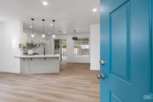 8510 Mainsail Dr, Bakersfield, CA, 93312-4956 | Card Image