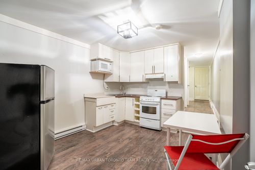 lower-115A Coxwell Ave, Toronto, ON, M4L3B3 | Card Image