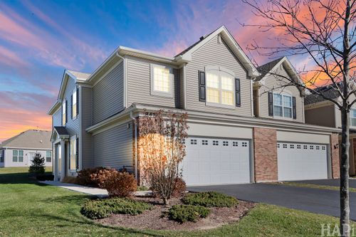 8426 Stillwater Rd, Wonder Lake, IL, 60097-8920 | Card Image