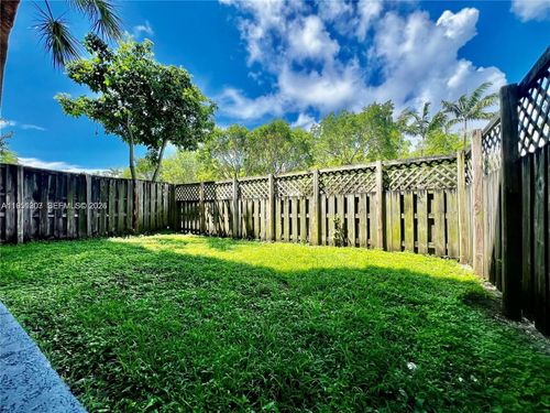 apt-109-5201 Geneva Way, Doral, FL, 33166-4652 | Card Image