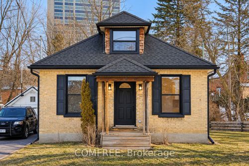 2 Esson St, Kitchener, ON, N2M2T9 | Card Image