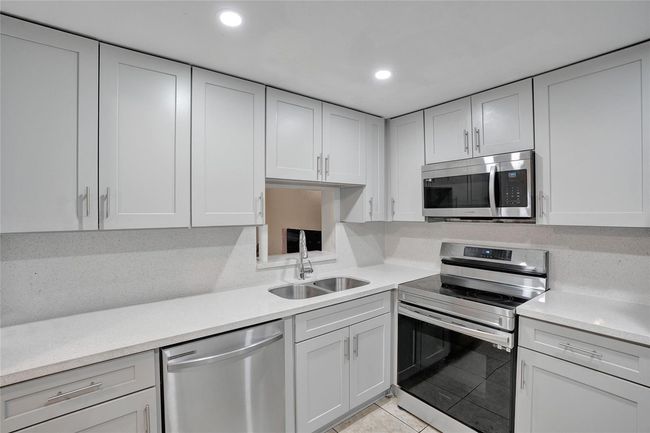 APT-101 - 7850 W Mcnab Rd, Condo with 2 bedrooms, 2 bathrooms and null parking in Tamarac FL | Image 6