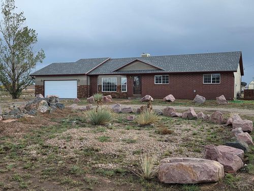 882 N Durango Dr, Pueblo West, CO, 81007-2182 | Card Image