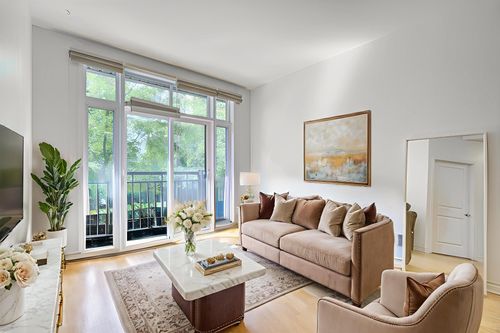 3-2244 Rue Victoria, Montréal, QC, H8S1Z3 | Card Image