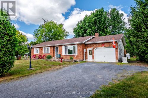 14215 County Rd 2 Highway, South Stormont, ON, K0C1M0 | Card Image