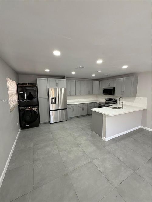 apt-109-4111 Stirling Rd, Davie, FL, 33314-7536 | Card Image