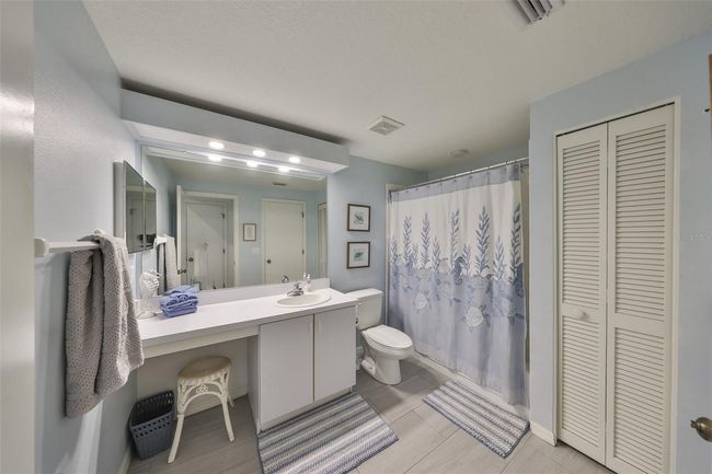 1140 - 1140 Golfview Woods Dr, Condo with 2 bedrooms, 2 bathrooms and null parking in SUN CITY CENTER FL | Image 16