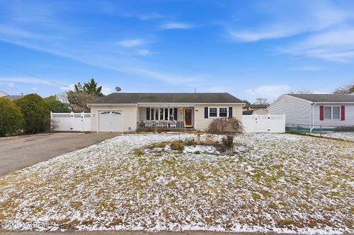 123 Oakwood Pl, Forked River, NJ, 08731-4606 | Card Image