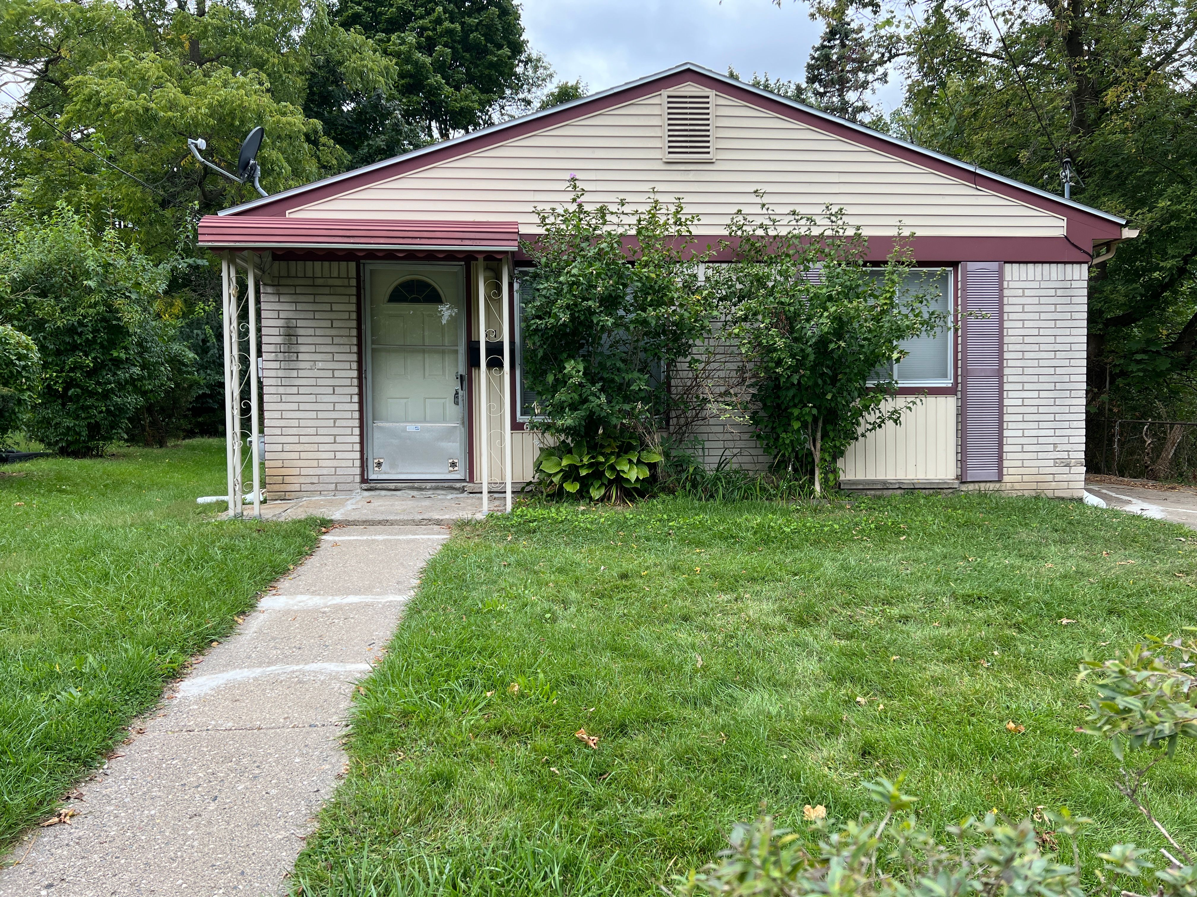 Roselawn St, Pontiac, MI 48342