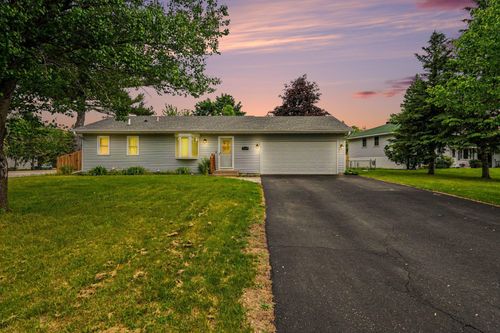 10439 University Cir Ne, Blaine, MN, 55434-8049 | Card Image