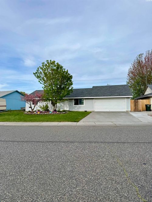 2924 Iris St, West Richland, WA, 99353-6707 | Card Image