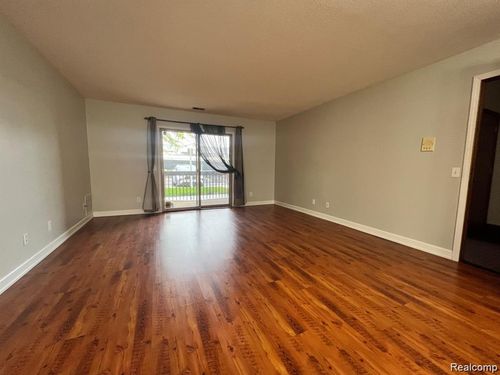 unit-4-2224 Touchdown Ct, Ypsilanti, MI, 48197-1560 | Card Image