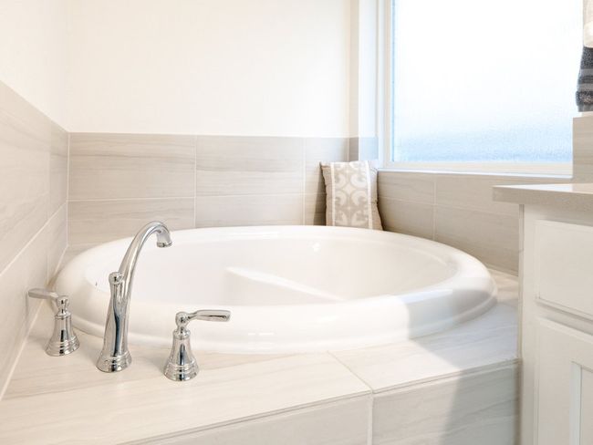 Bathroom with a garden tub | Image 25