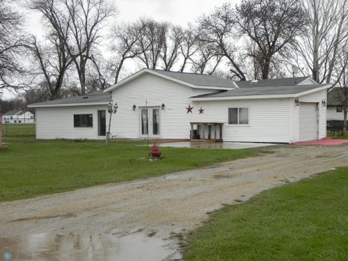 106 2nd Ave N, Mooreton, ND, 58061-4136 | Card Image