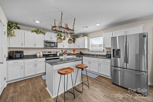 321 Kingsford Dr, Stanley, NC, 28164-4129 | Card Image