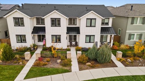 3710 Ne Petrosa Ave, Bend, OR, 97701-3995 | Card Image