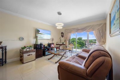 I401 - 1900 W 68th St, Condo with 2 bedrooms, 2 bathrooms and null parking in Hialeah FL | Image 1