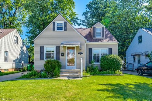 407 E 330th St, Willowick, OH, 44095-3303 | Card Image