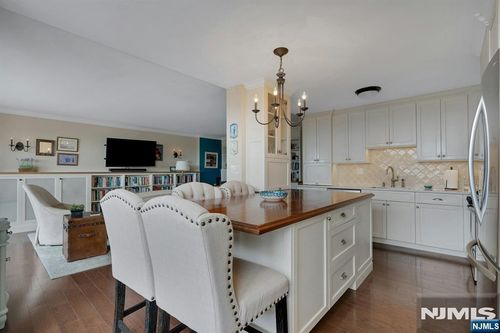 2000 Linwood Ave, Fort Lee, NJ, 07024-3086 | Card Image
