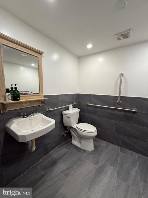 1214 U St Se, WASHINGTON, DC, 20020-7012 | Card Image